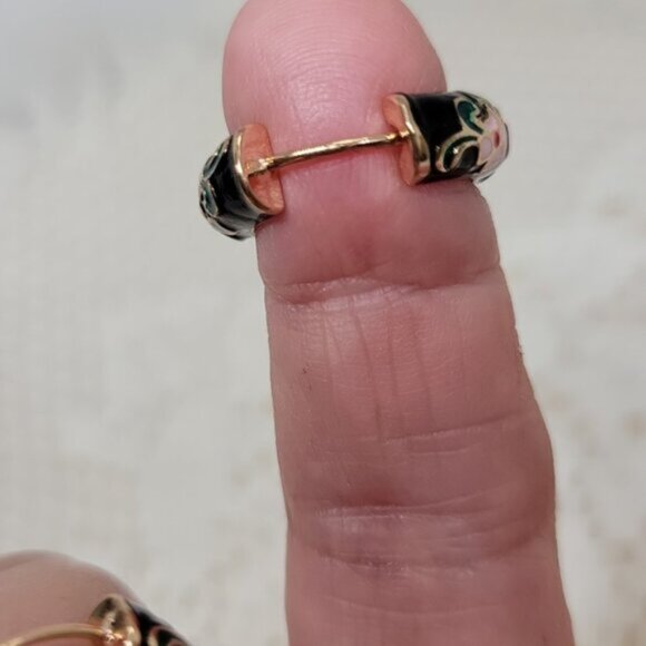 CCO Floral Huggie Hoop Earrings Enamel Stainless Steel Posts Black Pink OS New - Picture 5 of 12